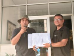 APK Baligho mulai diserahkan Pada Team Relawan Presidium Jimat Aku Dari Dapil 1 sampai 7.