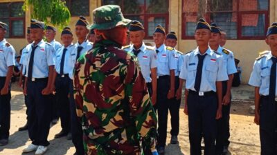 Pembentukan Karakter Sejak Usia Dini, Babinsa Koramil 0511/Pusakanagara Lakukan Pembekalan Kedisiplinan dan Sikap