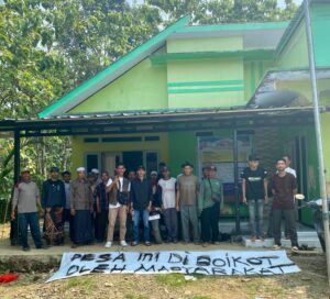 Masyarakat Desa Kertaraharja Berteriak”Tangkap Dan Adili Penipu Uang Rakyat”.