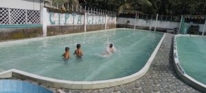 KOLAM RENANG SUKARAME BUDADUT: AIR JERNIH BERTINGKAT, NYAMAN UNTUK BERMAIN & TEMPAT BELAJAR BERENANG ANAK-ANAK