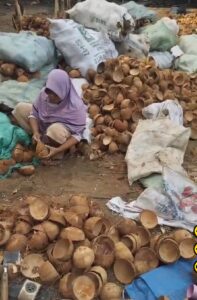 BATOK KELAPA BUKAN SAMPAH! KAMPUNG PASIR MUNCANG TIMUR: DARI LIMBAH JADI EMAS HIJAU, BUKA PELUANG USAHA & CIPTAKAN LAPANGAN KERJA BAGI MASYARAKAT!